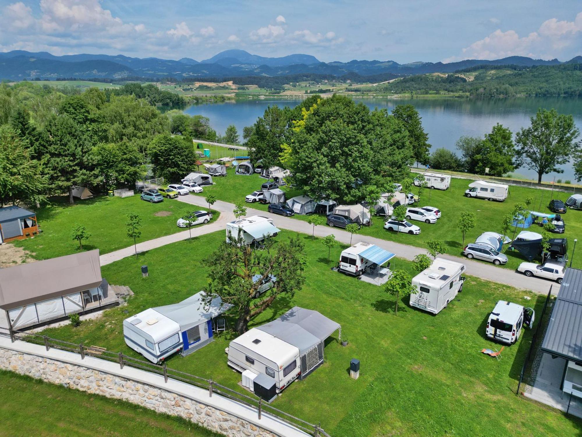 Готель Camp Веленє Екстер'єр фото